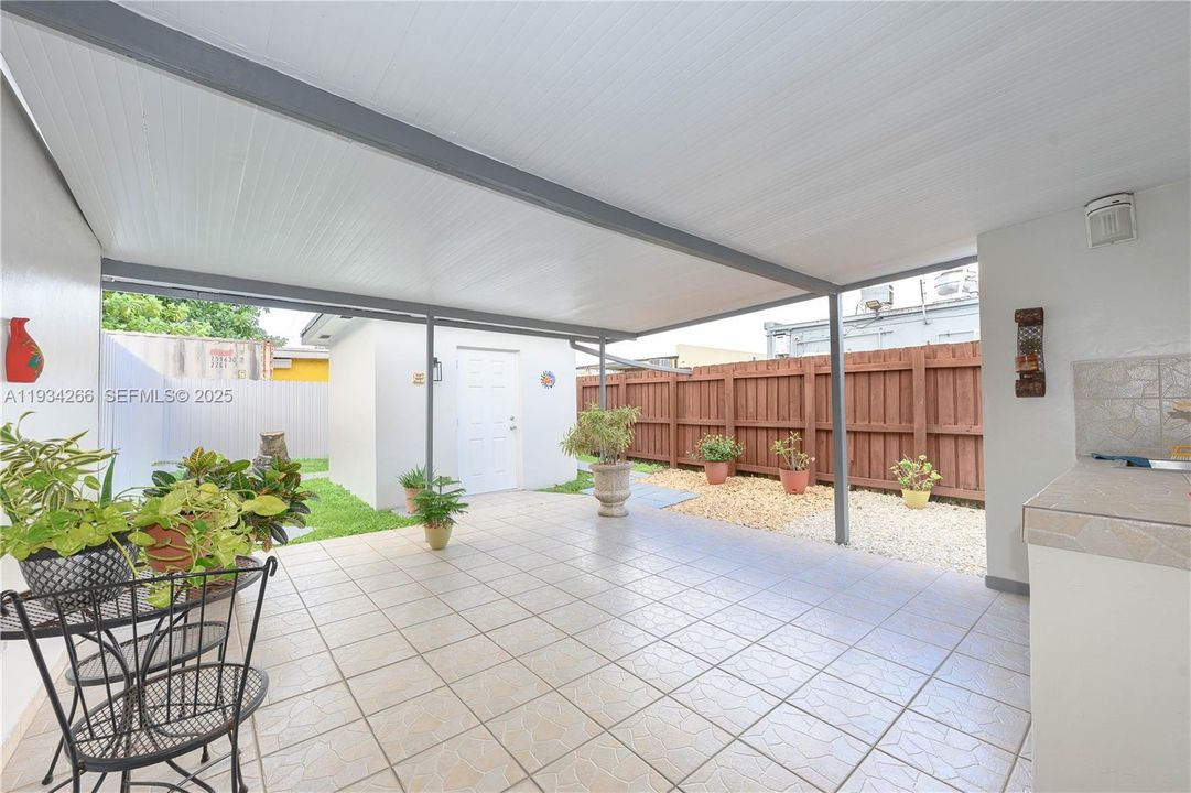 На продажу: $800,000 (4 спален, 2 ванн, 1596 Квадратных фут)