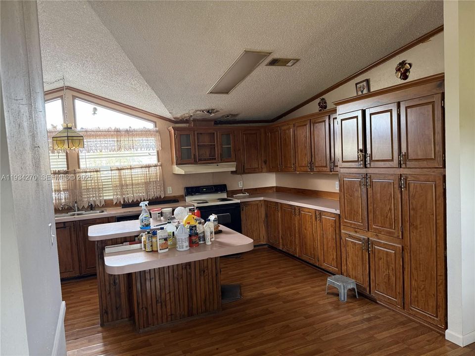 En Venta: $229,000 (3 camas, 2 baños, 1690 Pies cuadrados)