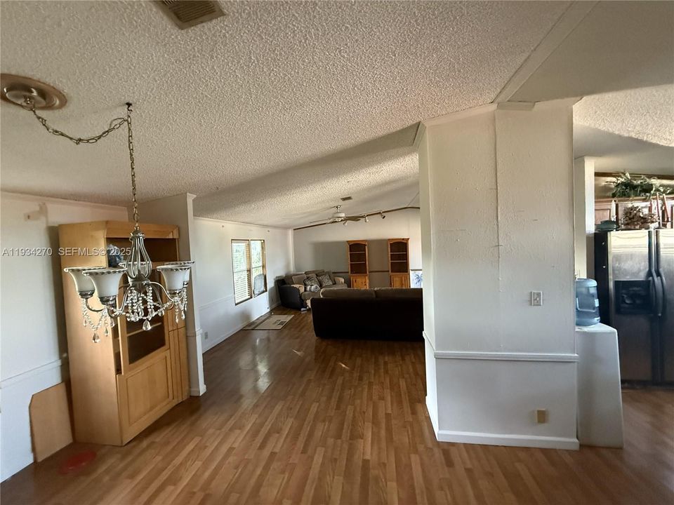 En Venta: $229,000 (3 camas, 2 baños, 1690 Pies cuadrados)