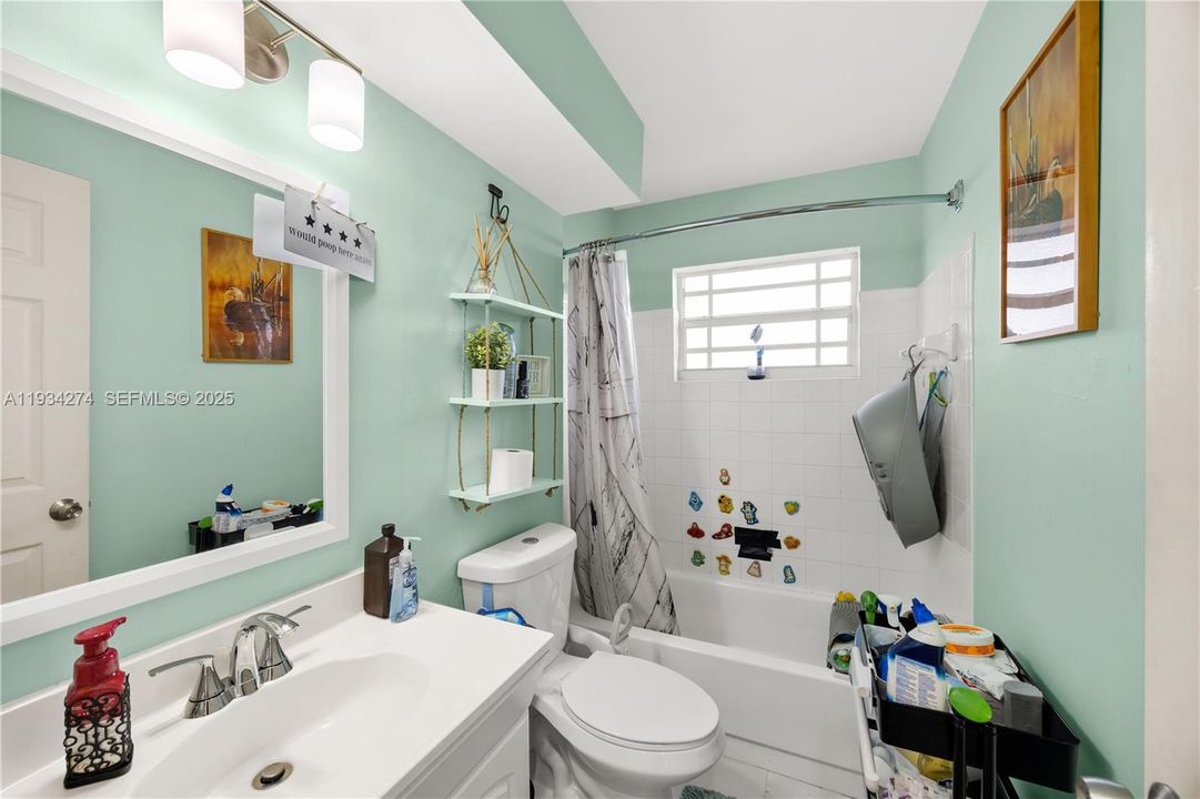 For Sale: $425,000 (2 beds, 2 baths, 1047 Square Feet)