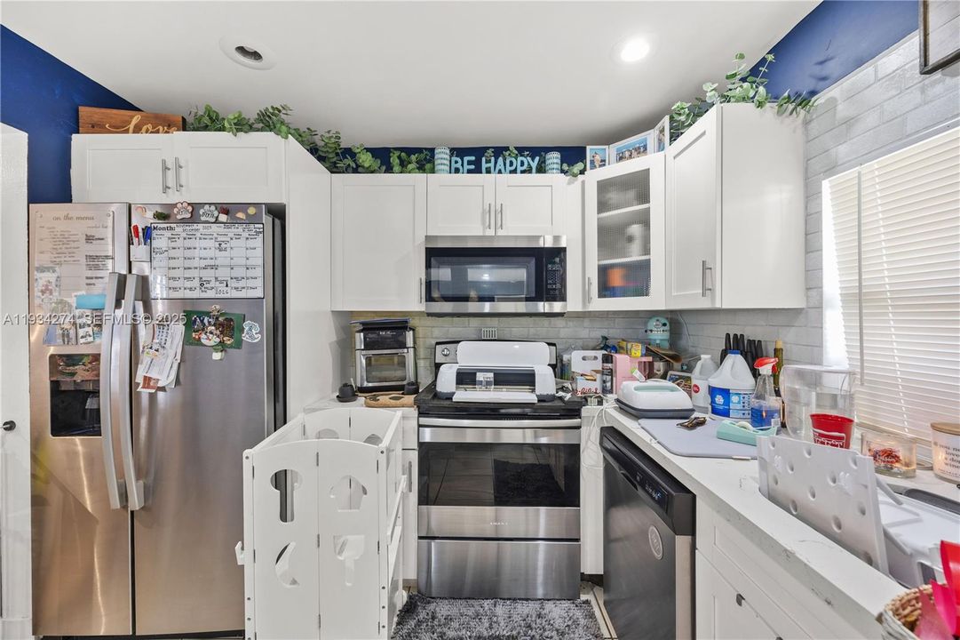 For Sale: $425,000 (2 beds, 2 baths, 1047 Square Feet)