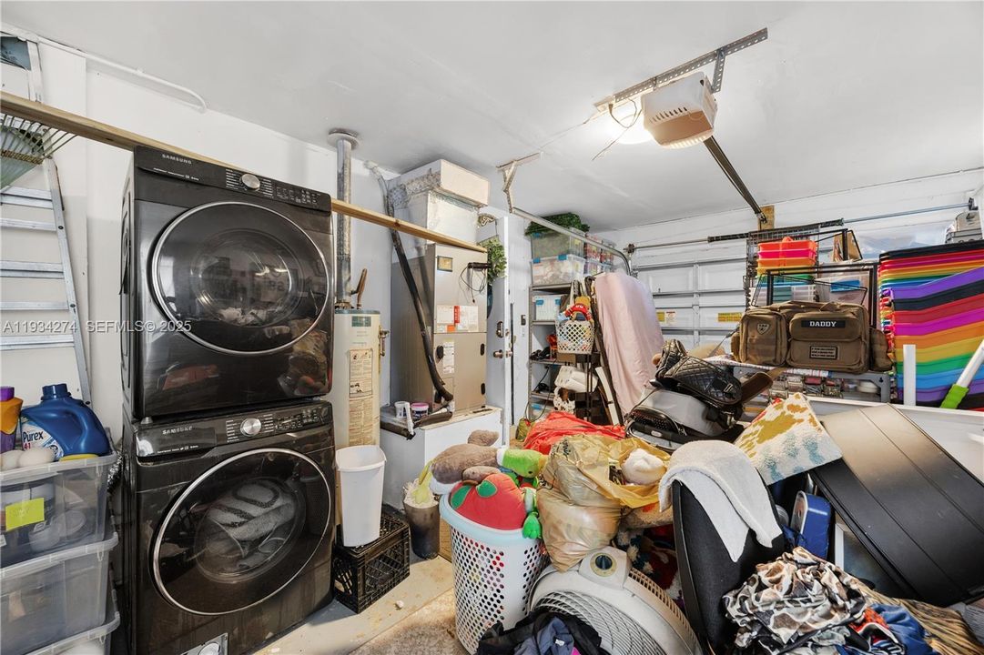 For Sale: $425,000 (2 beds, 2 baths, 1047 Square Feet)