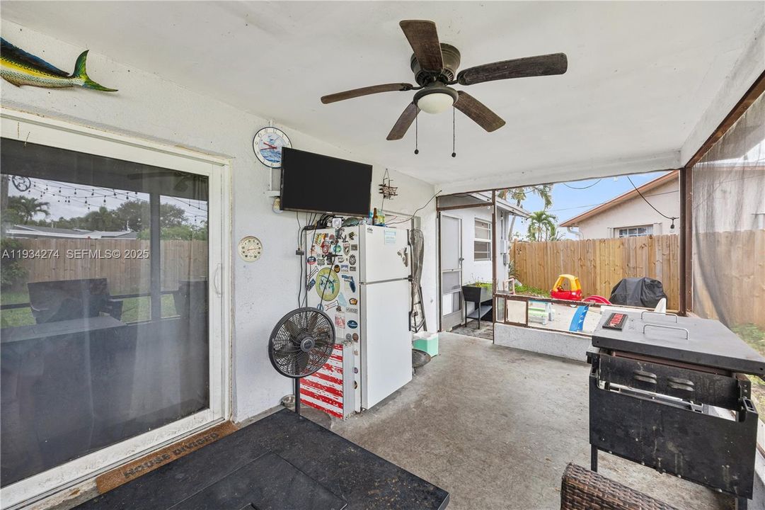 For Sale: $425,000 (2 beds, 2 baths, 1047 Square Feet)