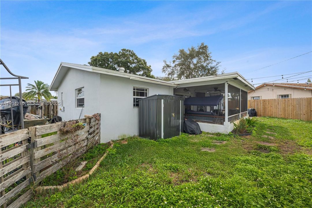 For Sale: $425,000 (2 beds, 2 baths, 1047 Square Feet)