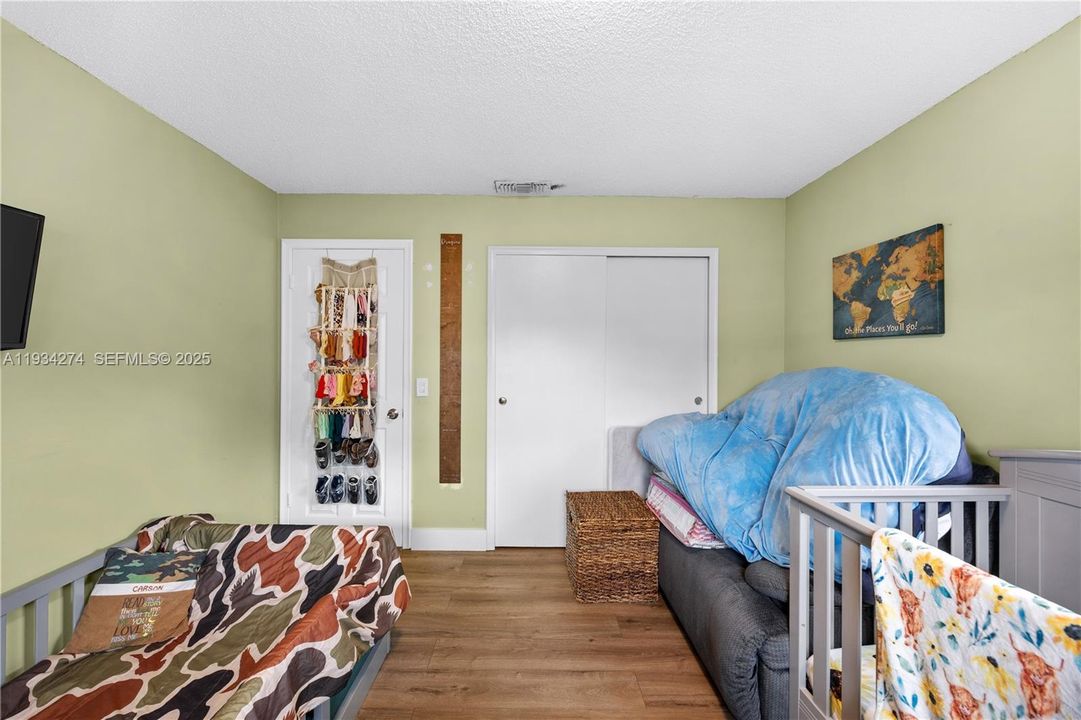 For Sale: $425,000 (2 beds, 2 baths, 1047 Square Feet)