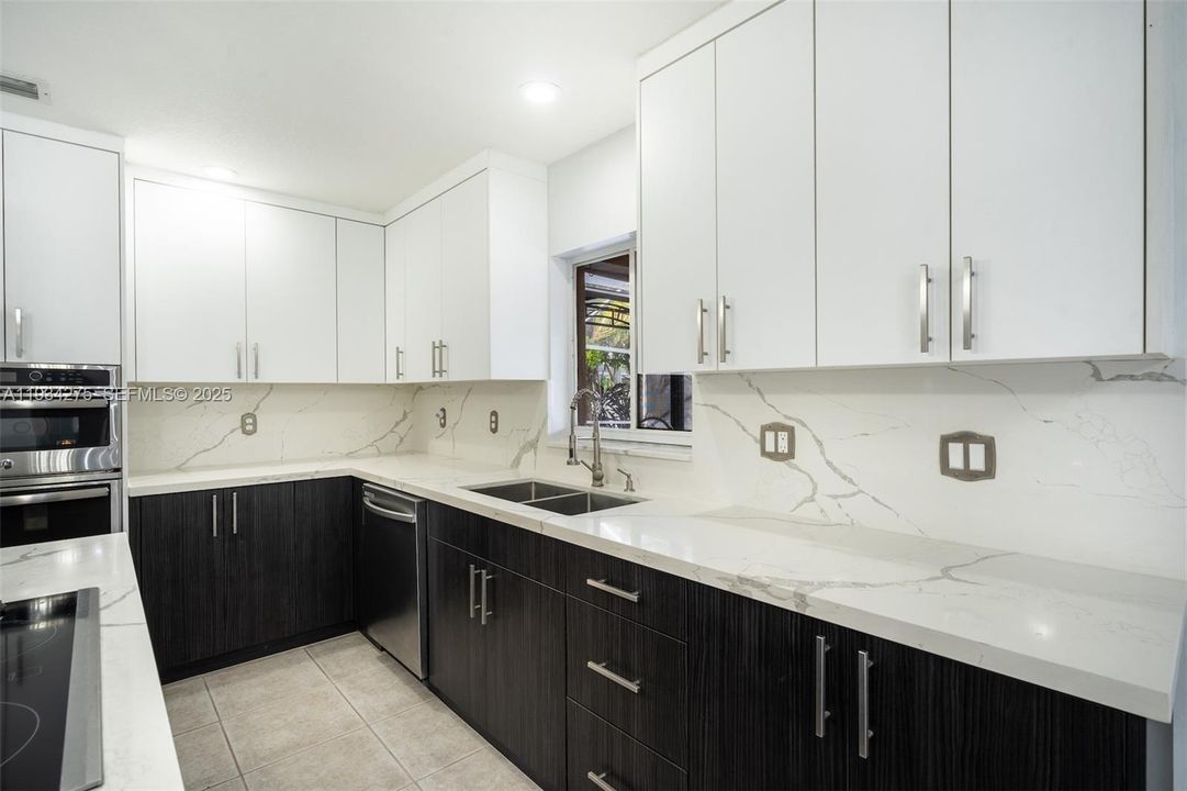 На продажу: $769,000 (4 спален, 3 ванн, 2420 Квадратных фут)