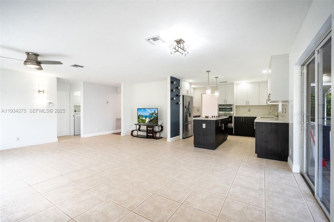 На продажу: $769,000 (4 спален, 3 ванн, 2420 Квадратных фут)