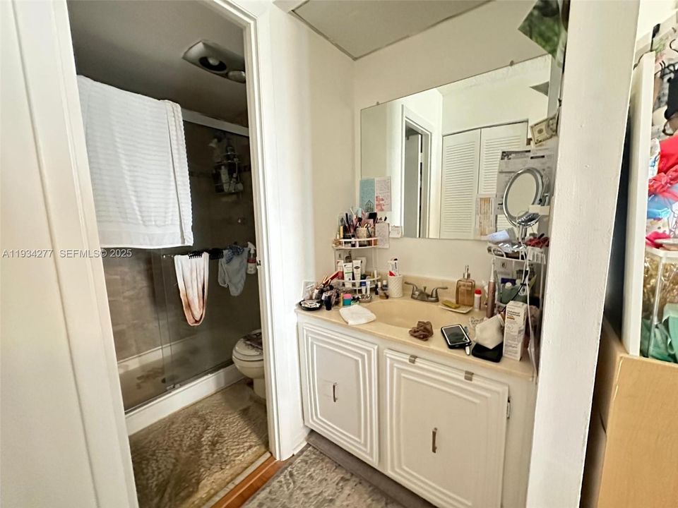 For Sale: $129,999 (2 beds, 2 baths, 1060 Square Feet)