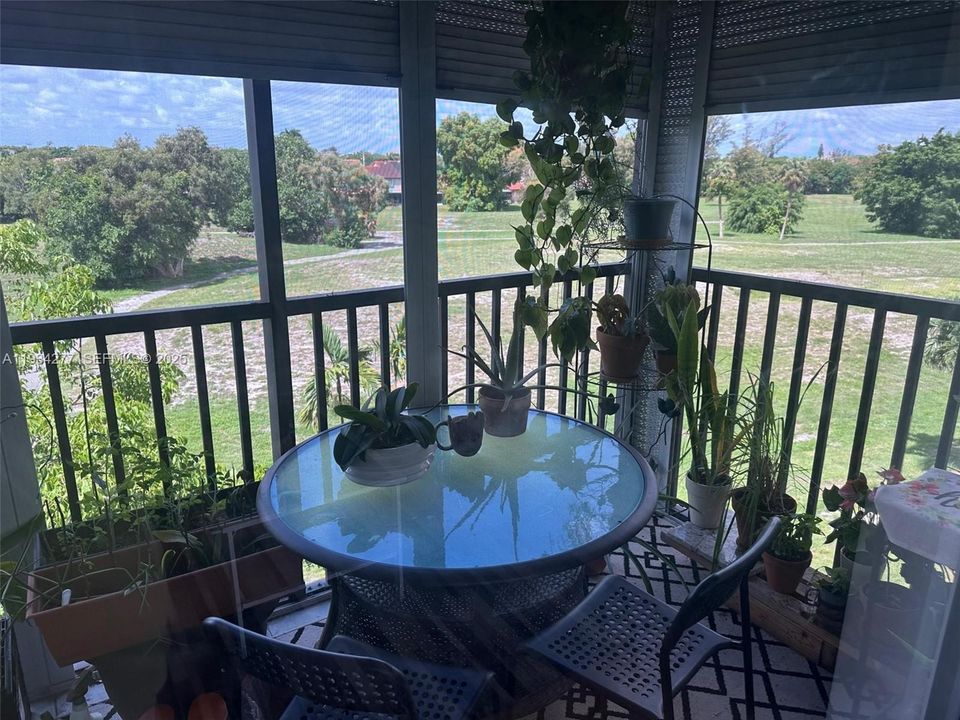 For Sale: $129,999 (2 beds, 2 baths, 1060 Square Feet)