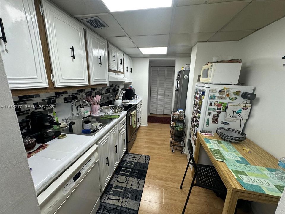 For Sale: $129,999 (2 beds, 2 baths, 1060 Square Feet)