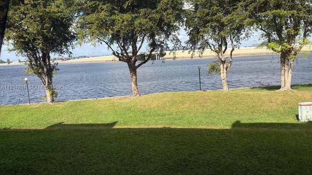 For Rent: $1,950 (2 beds, 1 baths, 709 Square Feet)