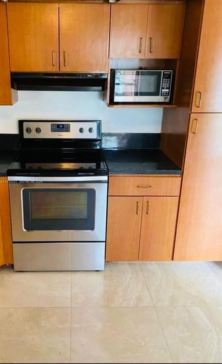 For Rent: $1,950 (2 beds, 1 baths, 709 Square Feet)