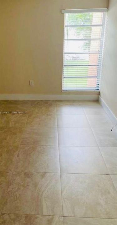 For Rent: $1,950 (2 beds, 1 baths, 709 Square Feet)