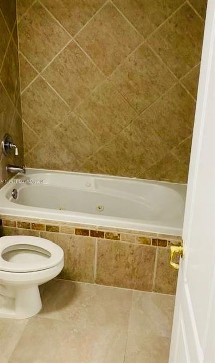 For Rent: $1,950 (2 beds, 1 baths, 709 Square Feet)