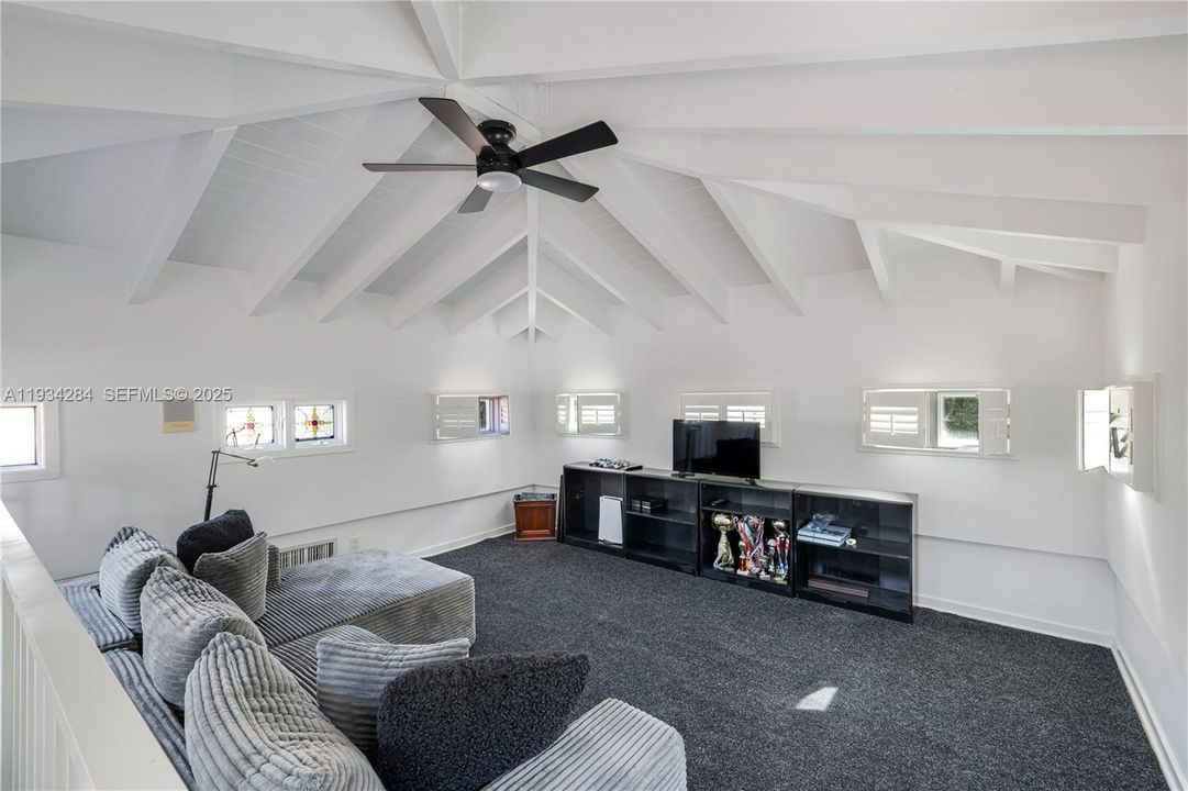 待售: $6,999,999 (5 贝兹, 5 浴室, 6938 平方英尺)