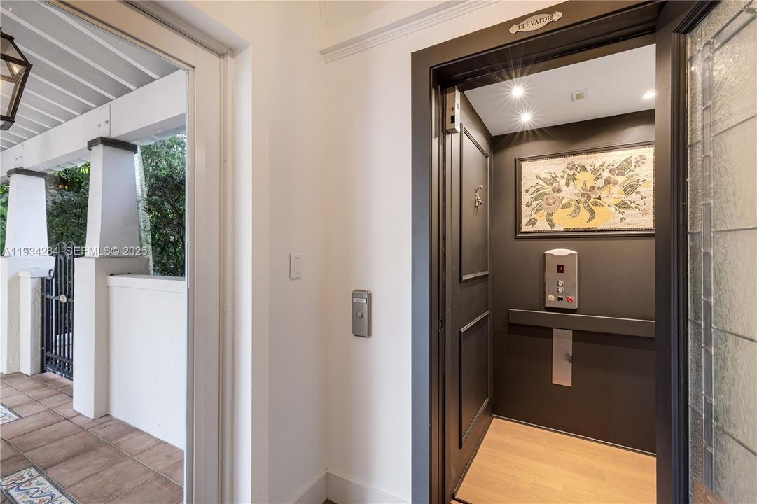 待售: $6,999,999 (5 贝兹, 5 浴室, 6938 平方英尺)