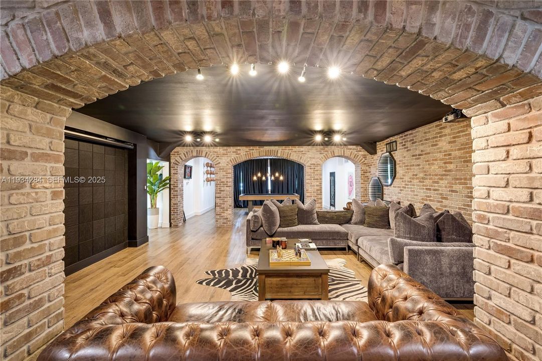 待售: $6,999,999 (5 贝兹, 5 浴室, 6938 平方英尺)