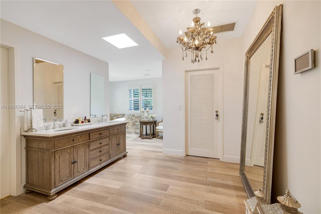 待售: $6,999,999 (5 贝兹, 5 浴室, 6938 平方英尺)