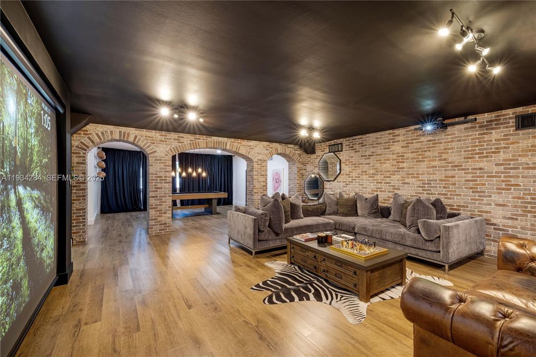 待售: $6,999,999 (5 贝兹, 5 浴室, 6938 平方英尺)