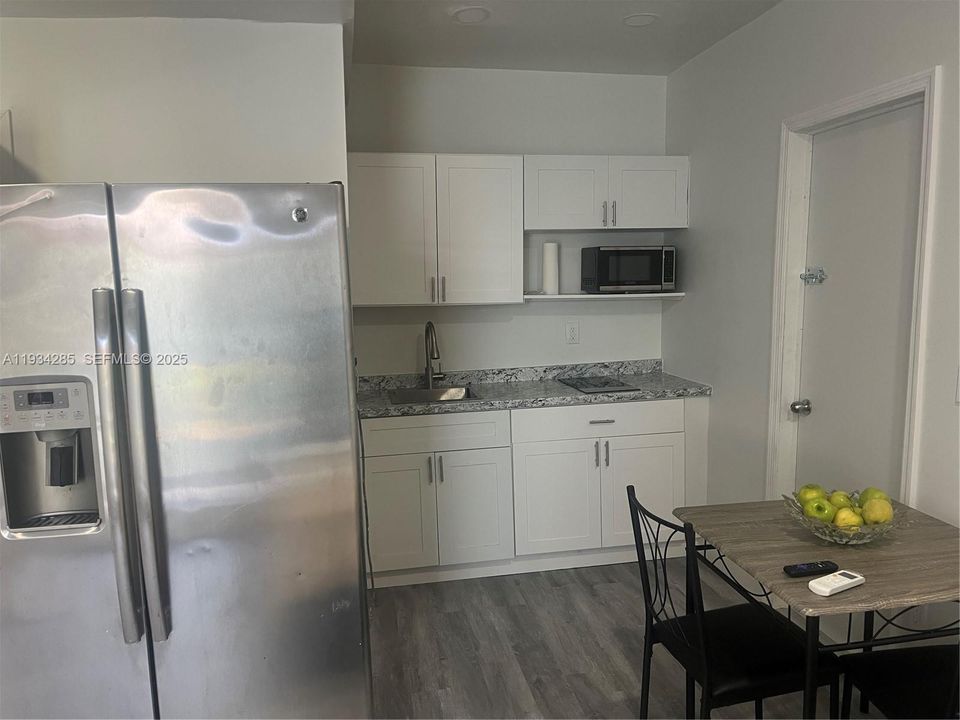 For Rent: $1,500 (0 beds, 1 baths, 700 Square Feet)