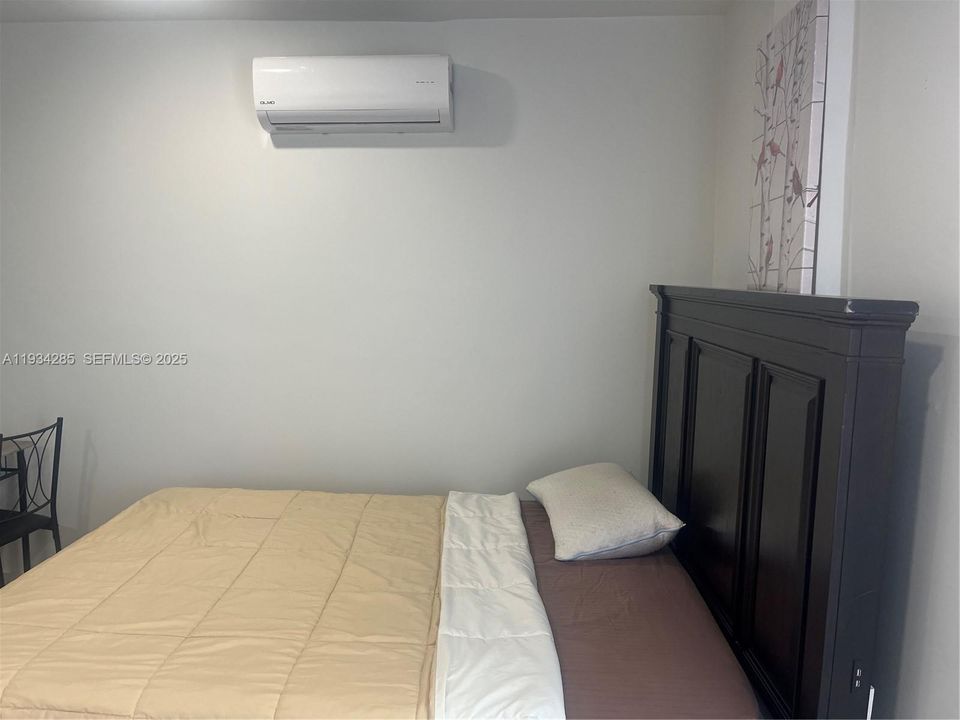 For Rent: $1,500 (0 beds, 1 baths, 700 Square Feet)