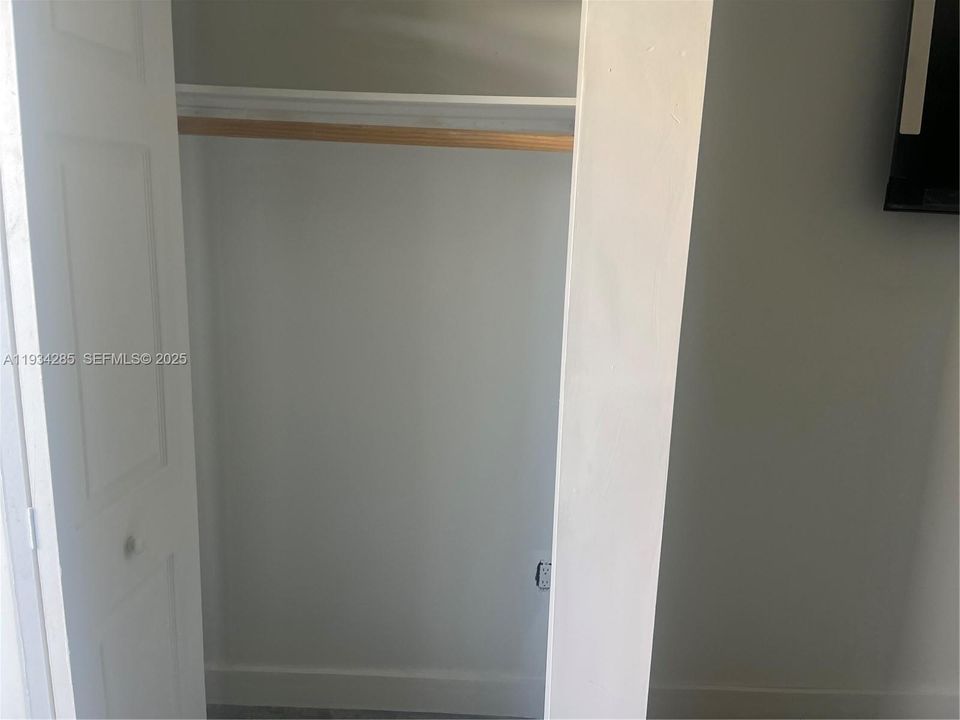 For Rent: $1,500 (0 beds, 1 baths, 700 Square Feet)