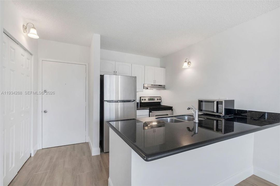 На продажу: $145,000 (1 спален, 1 ванн, 606 Квадратных фут)