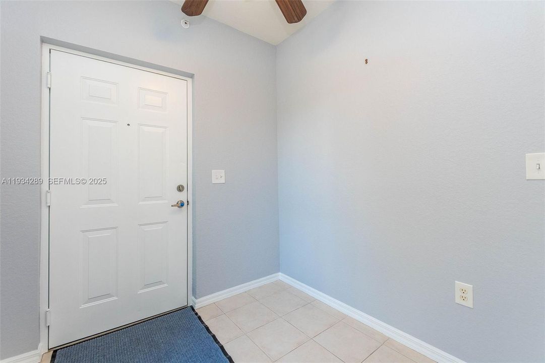 For Sale: $325,000 (2 beds, 2 baths, 1268 Square Feet)