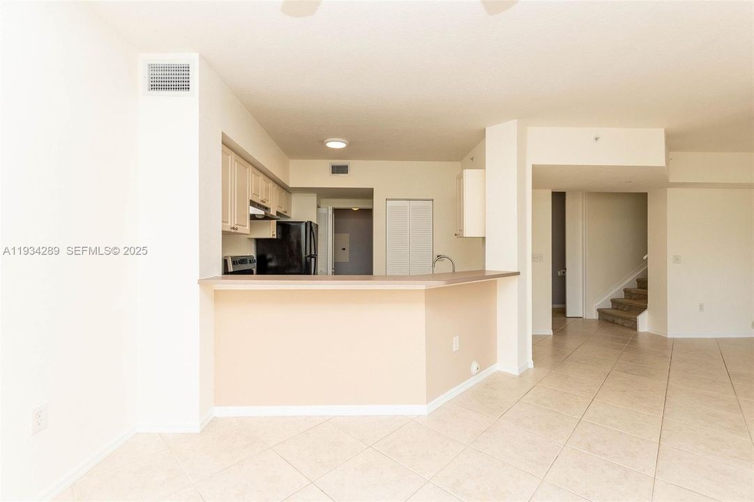 For Sale: $325,000 (2 beds, 2 baths, 1268 Square Feet)