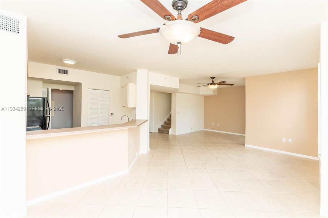 For Sale: $325,000 (2 beds, 2 baths, 1268 Square Feet)