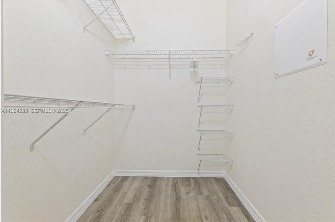 На продажу: $325,000 (2 спален, 2 ванн, 1268 Квадратных фут)