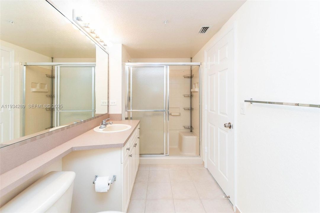 For Sale: $325,000 (2 beds, 2 baths, 1268 Square Feet)