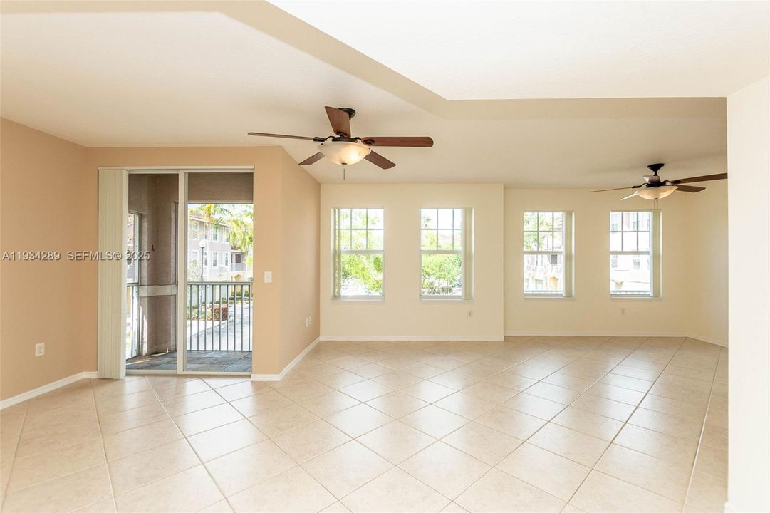 For Sale: $325,000 (2 beds, 2 baths, 1268 Square Feet)