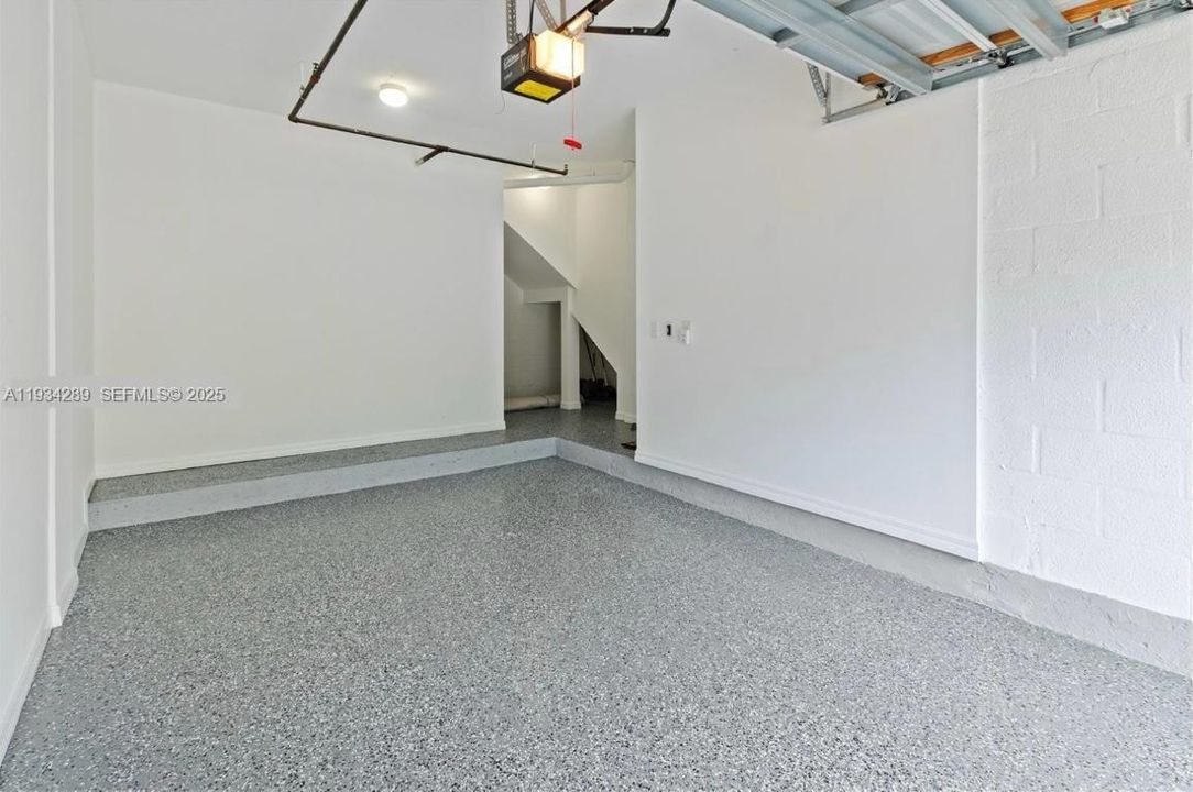 На продажу: $325,000 (2 спален, 2 ванн, 1268 Квадратных фут)