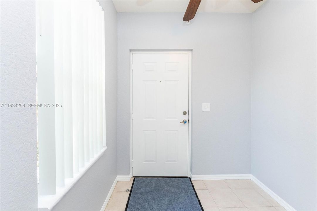 For Sale: $325,000 (2 beds, 2 baths, 1268 Square Feet)