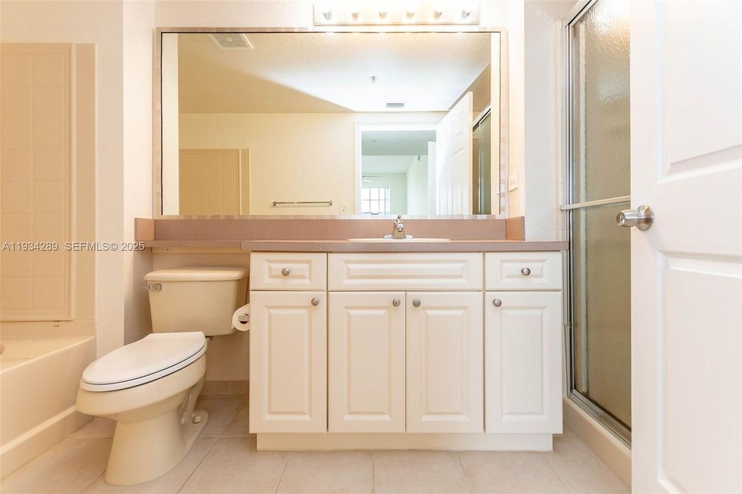 For Sale: $325,000 (2 beds, 2 baths, 1268 Square Feet)