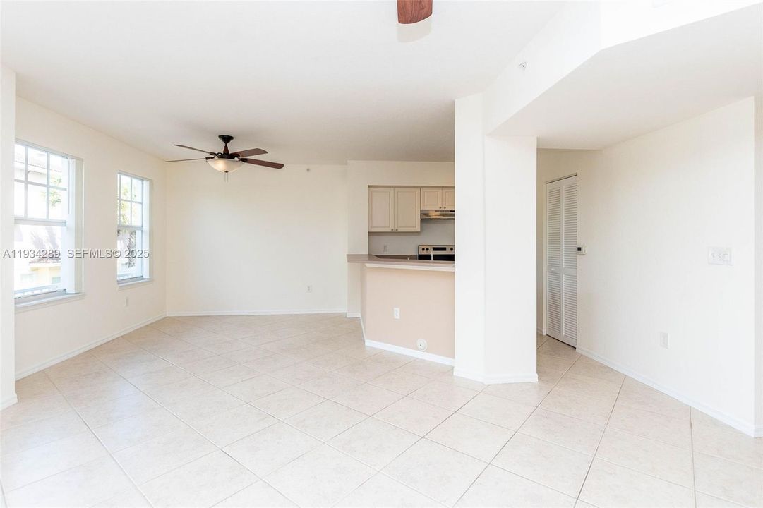 For Sale: $325,000 (2 beds, 2 baths, 1268 Square Feet)