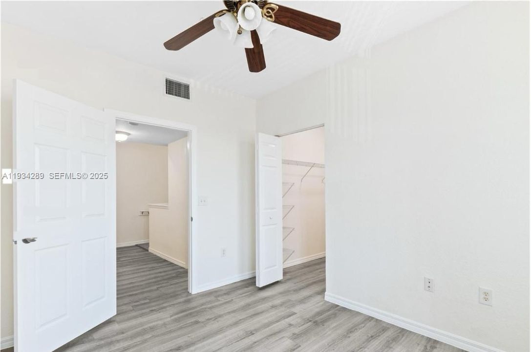 На продажу: $325,000 (2 спален, 2 ванн, 1268 Квадратных фут)