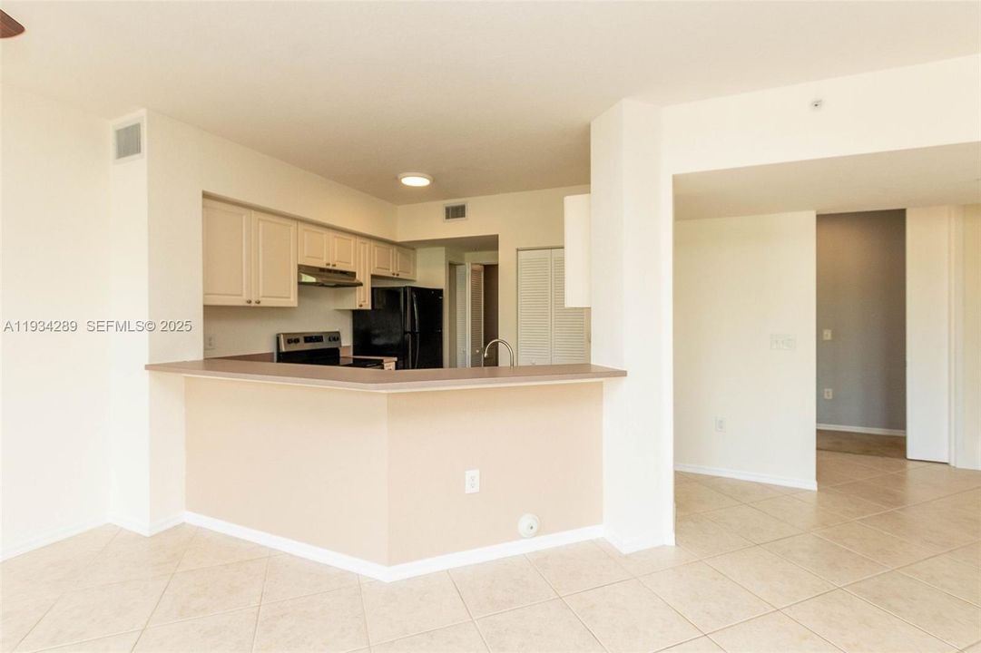 For Sale: $325,000 (2 beds, 2 baths, 1268 Square Feet)
