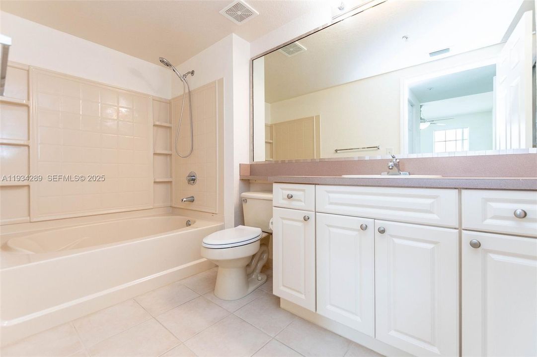 For Sale: $325,000 (2 beds, 2 baths, 1268 Square Feet)