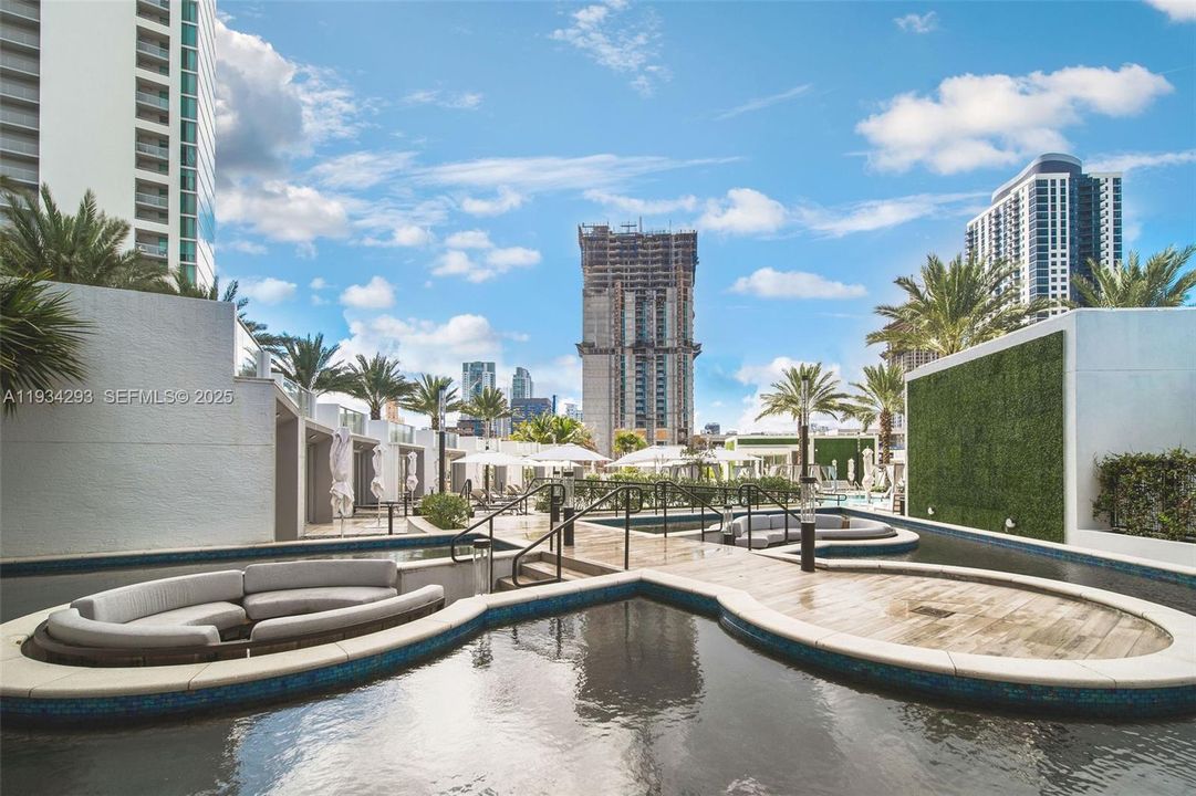 En Venta: $1,599,000 (3 camas, 4 baños, 2204 Pies cuadrados)