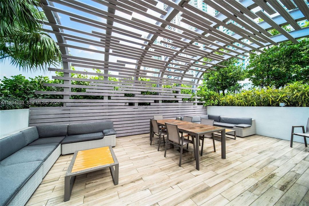 En Venta: $1,599,000 (3 camas, 4 baños, 2204 Pies cuadrados)