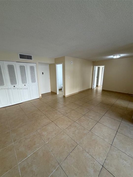 For Rent: $1,950 (1 beds, 1 baths, 767 Square Feet)