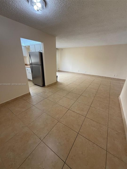 For Rent: $1,950 (1 beds, 1 baths, 767 Square Feet)