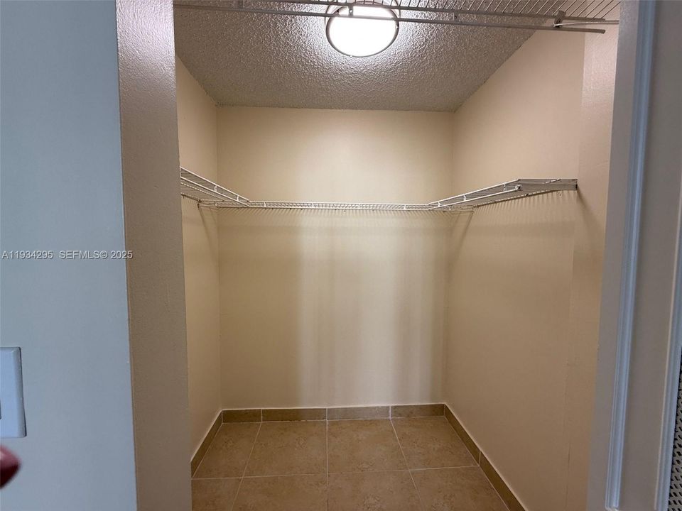 For Rent: $1,950 (1 beds, 1 baths, 767 Square Feet)