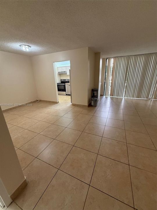 For Rent: $1,950 (1 beds, 1 baths, 767 Square Feet)