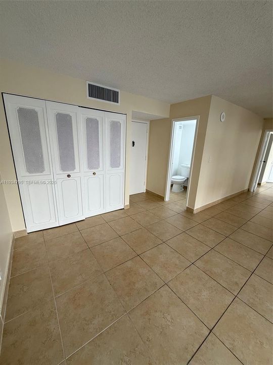 For Rent: $1,950 (1 beds, 1 baths, 767 Square Feet)