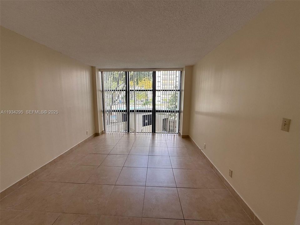 For Rent: $1,950 (1 beds, 1 baths, 767 Square Feet)