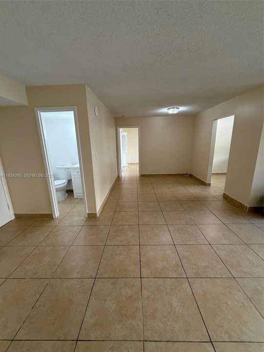 For Rent: $1,950 (1 beds, 1 baths, 767 Square Feet)