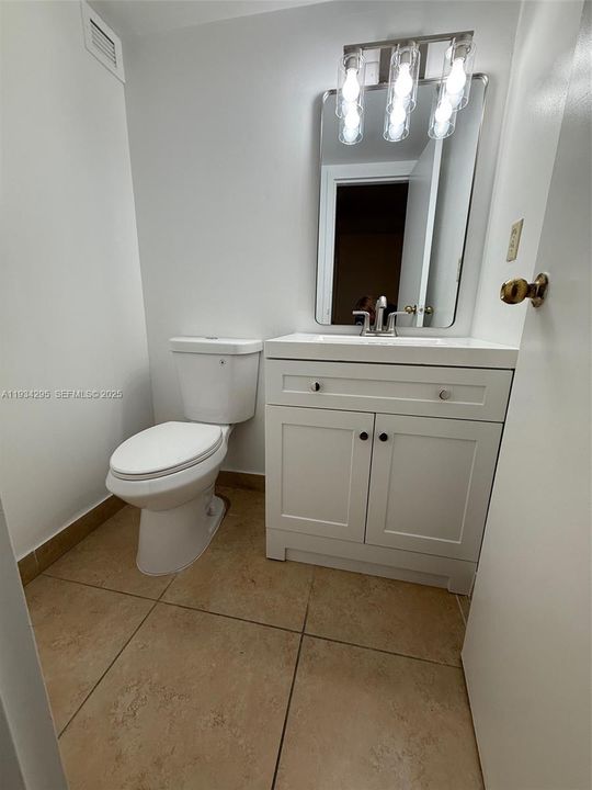For Rent: $1,950 (1 beds, 1 baths, 767 Square Feet)